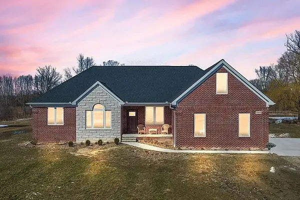 Real estate deal in Richmond, MI